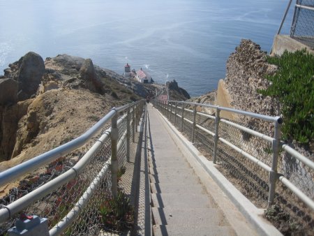 p5 32 down to the lighthouse (43K)